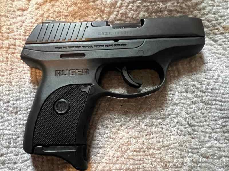 Ruger LC9s perfect condition with 4 magazines 