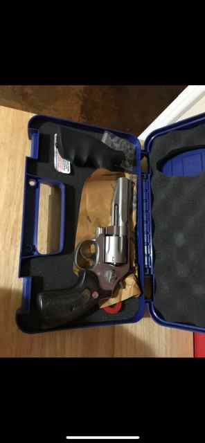 686pc smith and Wesson 357